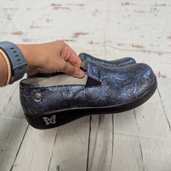 Alegria Slip Resistant Comfort Clogs - Picture 7 of 8